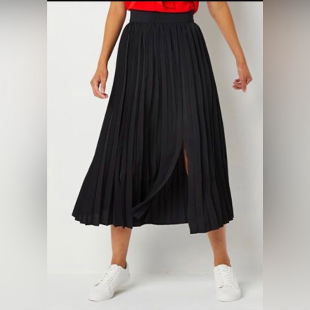 NWOT - JCP Abbott Elementary Pleated Skirt - Black Available!